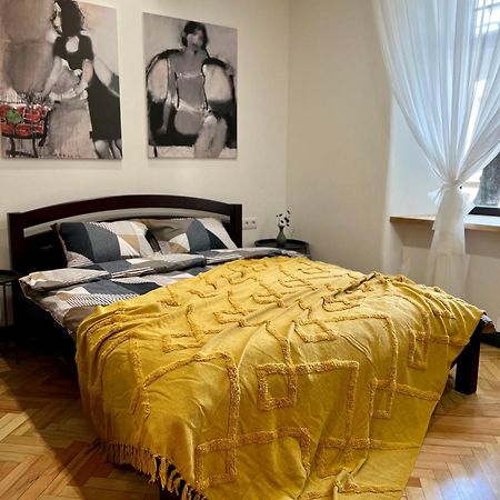 Art Apartment Glebova Lviv Bagian luar foto