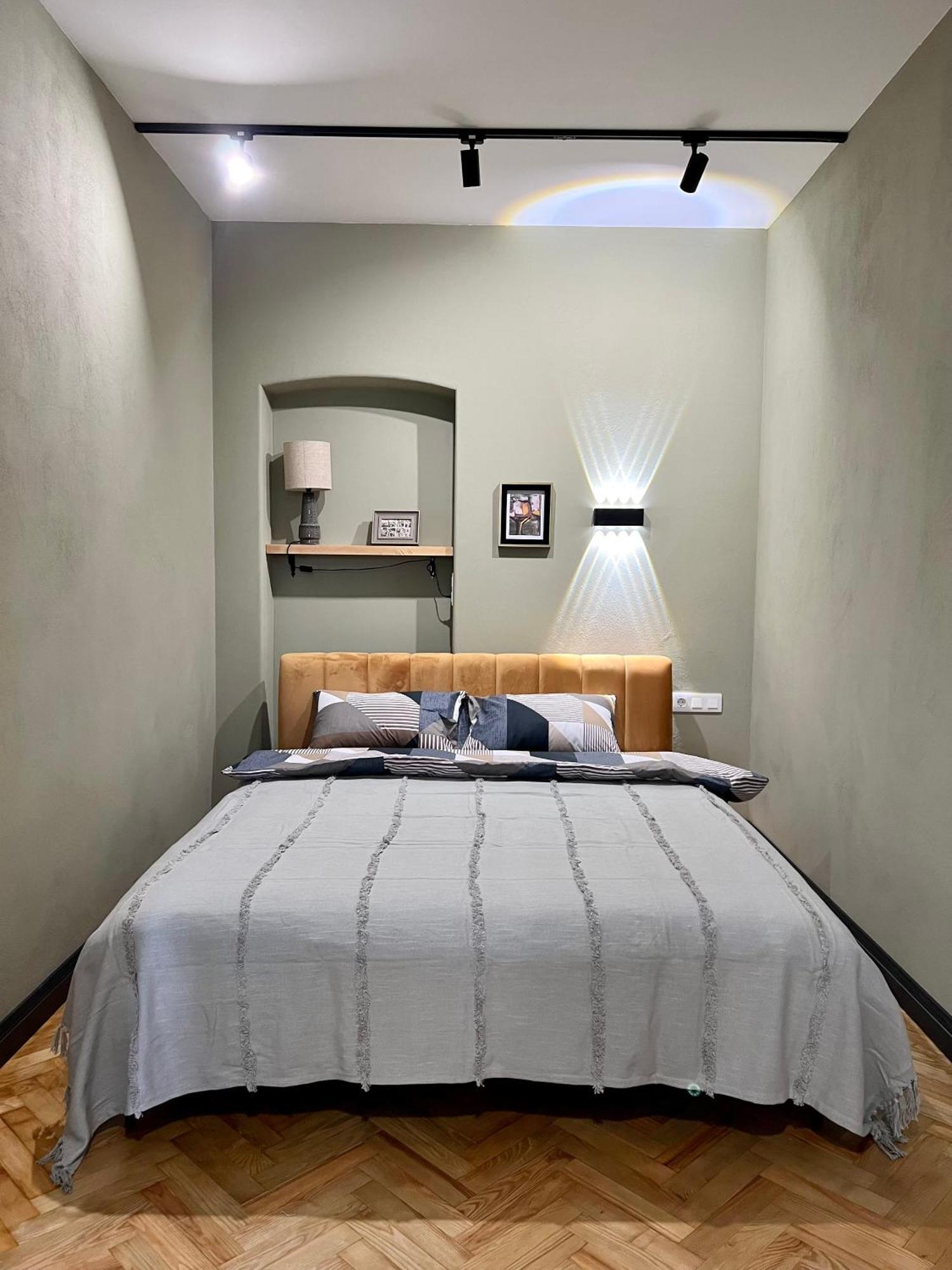 Art Apartment Glebova Lviv Bagian luar foto