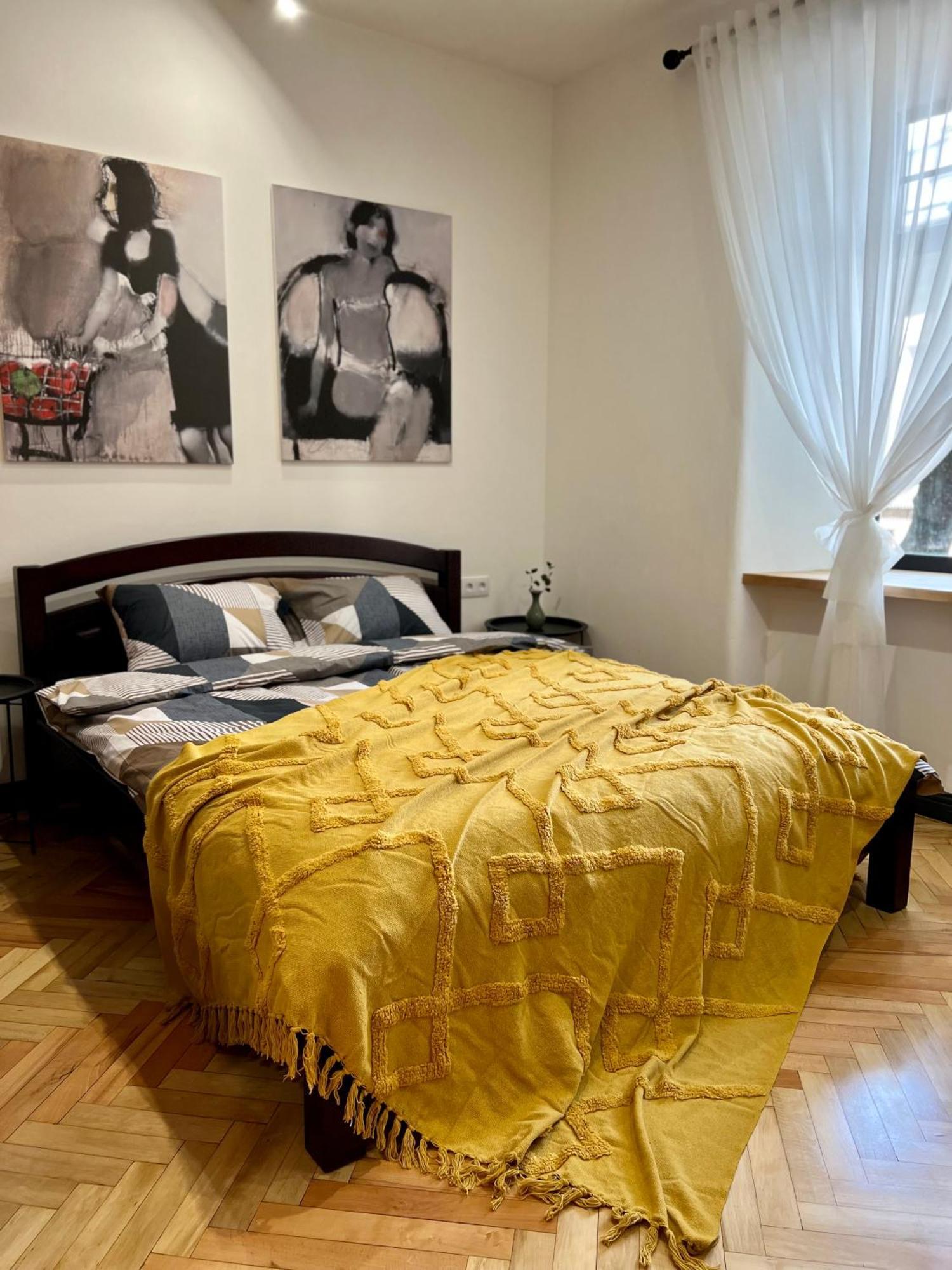 Art Apartment Glebova Lviv Bagian luar foto