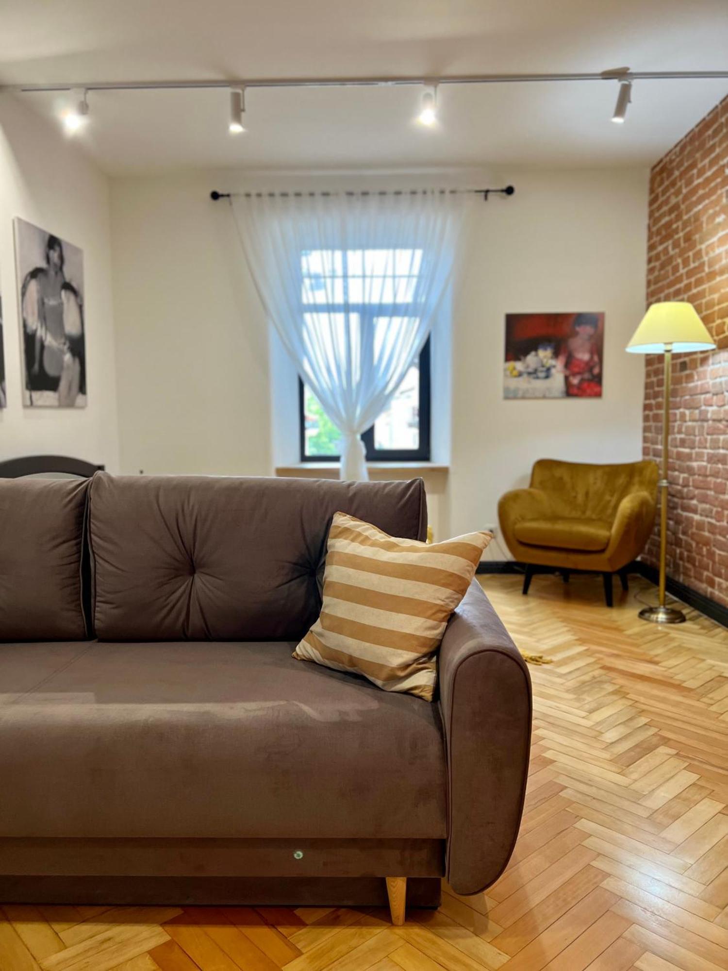 Art Apartment Glebova Lviv Bagian luar foto
