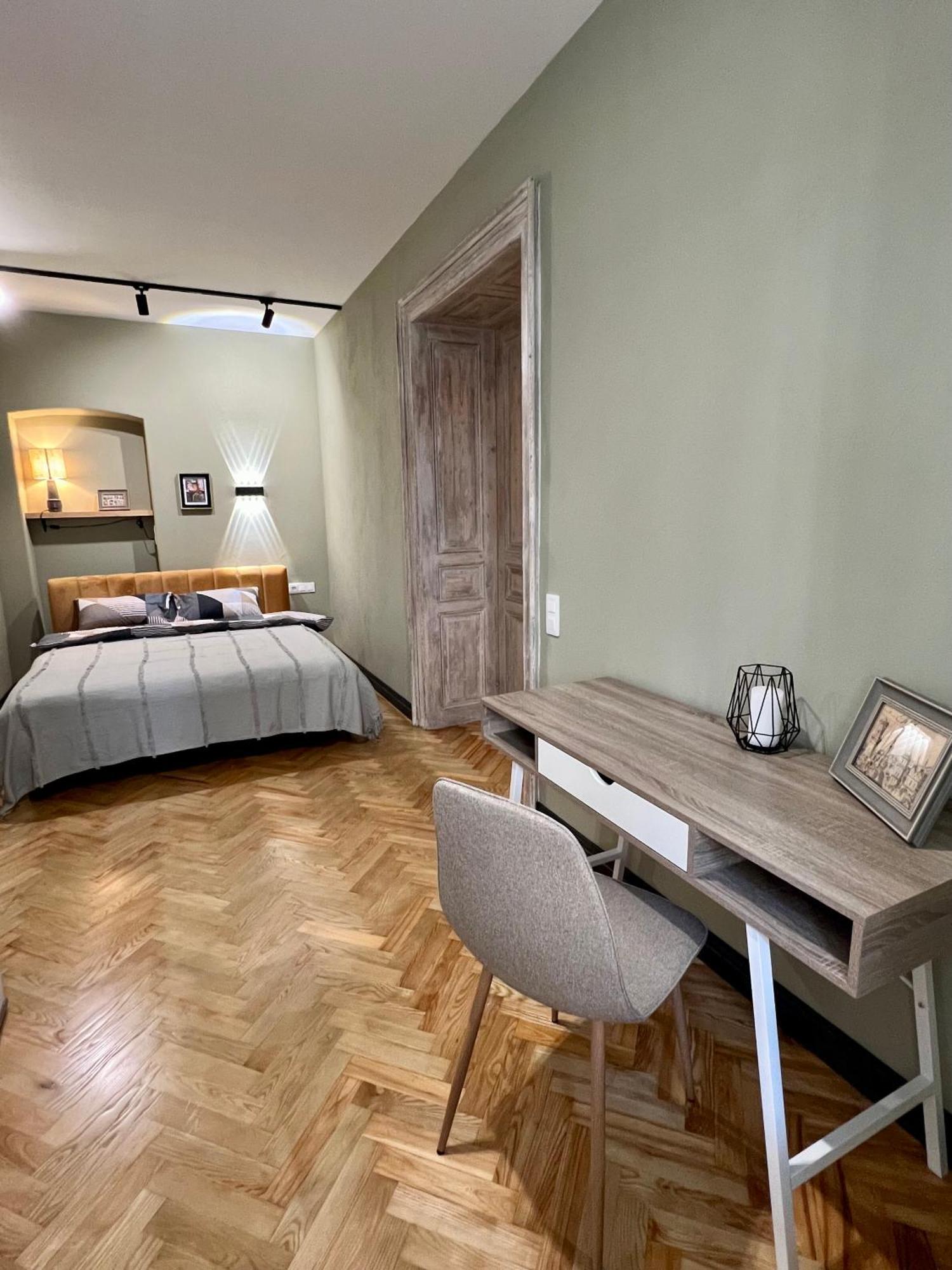 Art Apartment Glebova Lviv Bagian luar foto