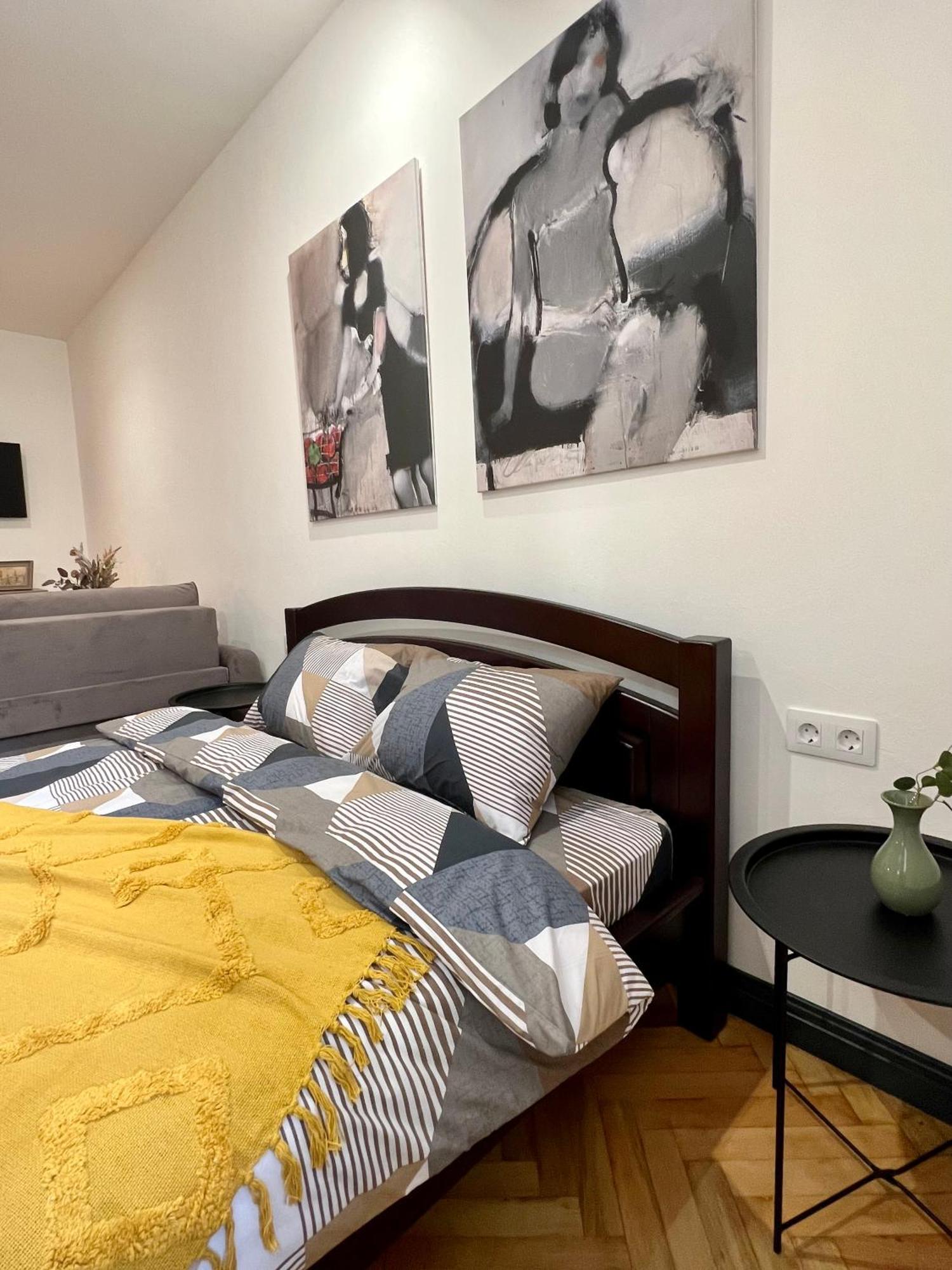 Art Apartment Glebova Lviv Bagian luar foto